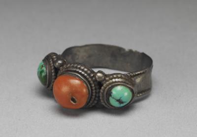 图片[3]-Silver ring with inlay of coral and turquoise, Qing dynasty, 18th c., Tibetan work-China Archive